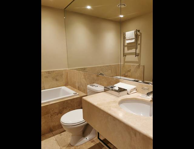 2 BEDROOM APARTMENT FOR SALE IN UMHLANGA RIDGE